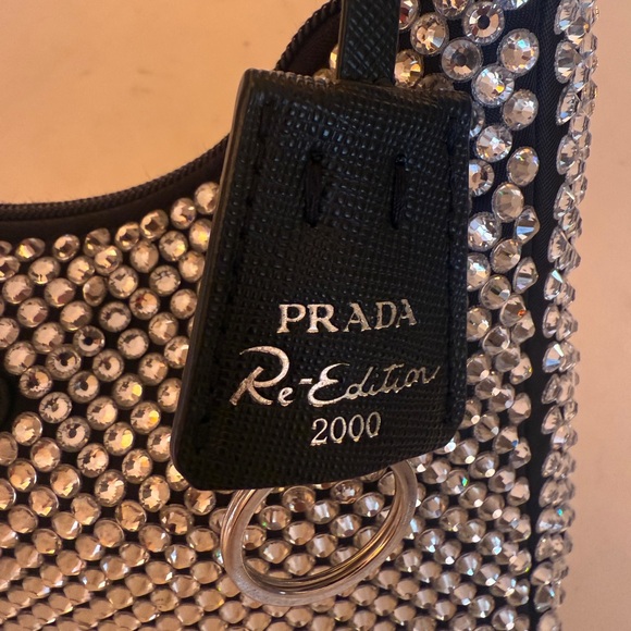 Prada re- edition 2000 in great condition . You will get plenty off compliments. - Picture 5 of 5
